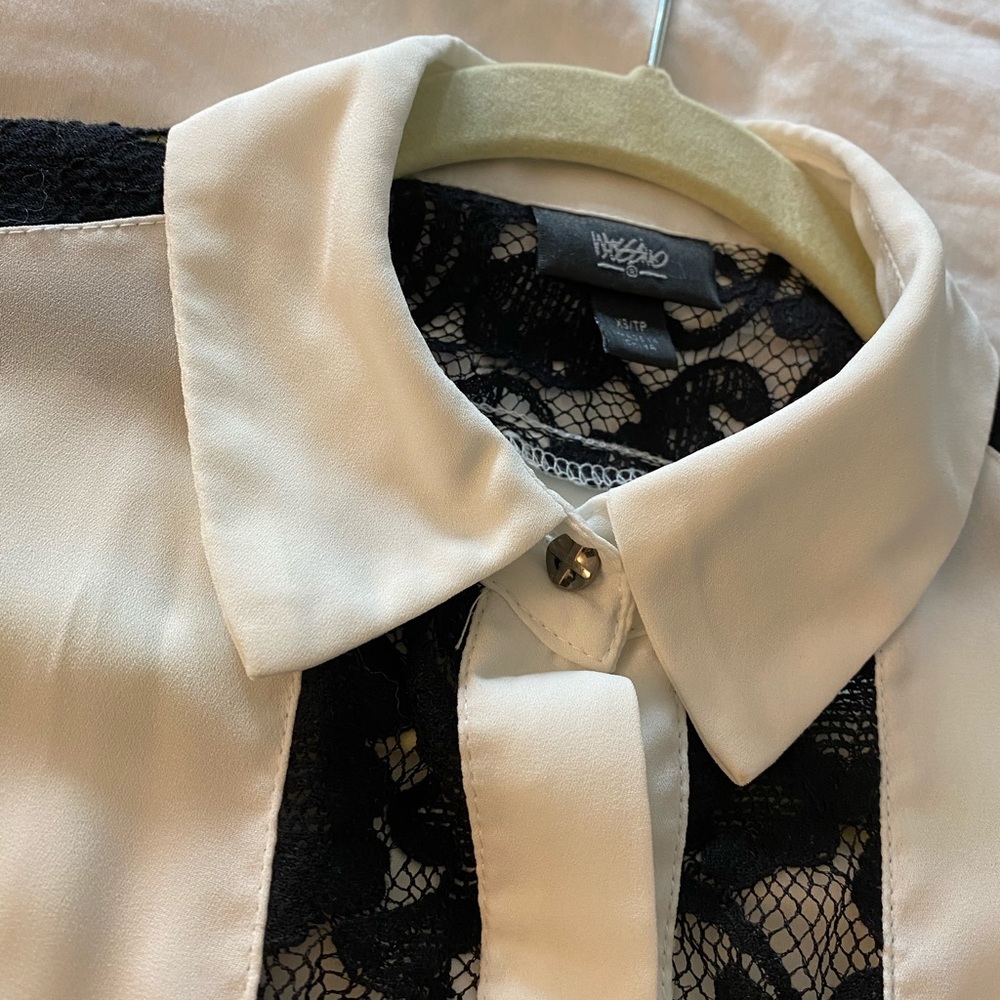 Beautiful button up - Picture 2 of 4